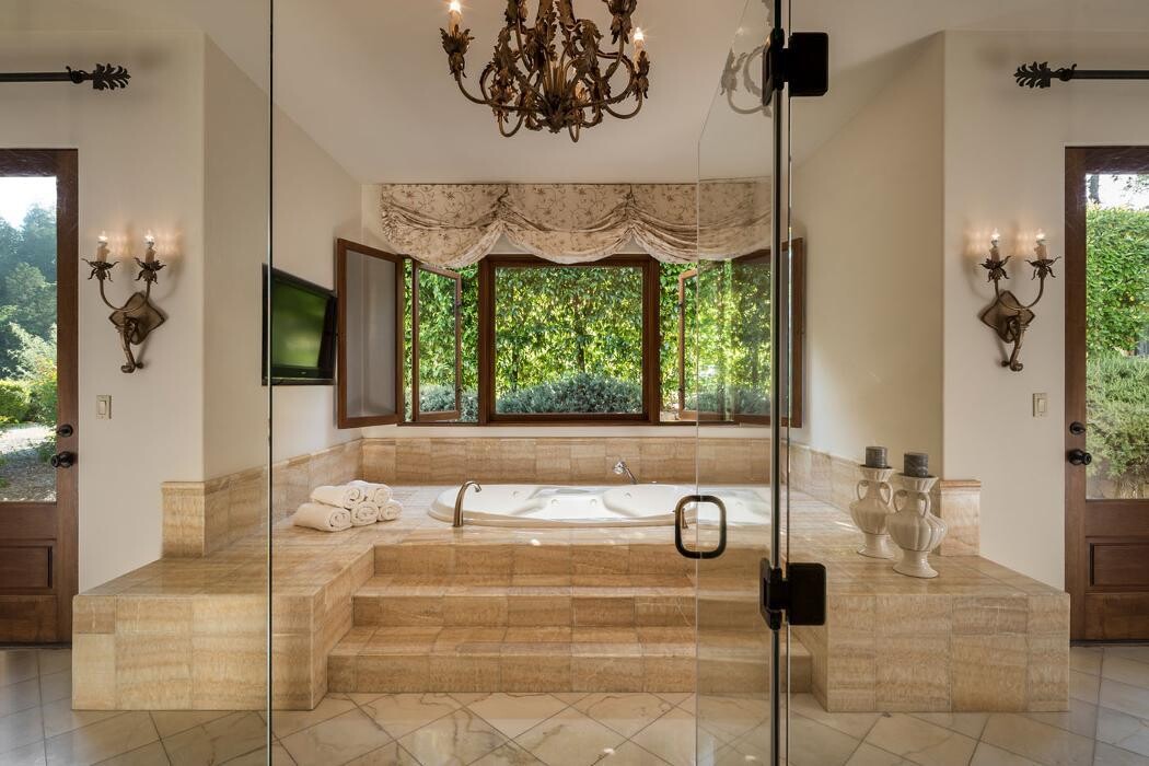 Images The Vine & Rose