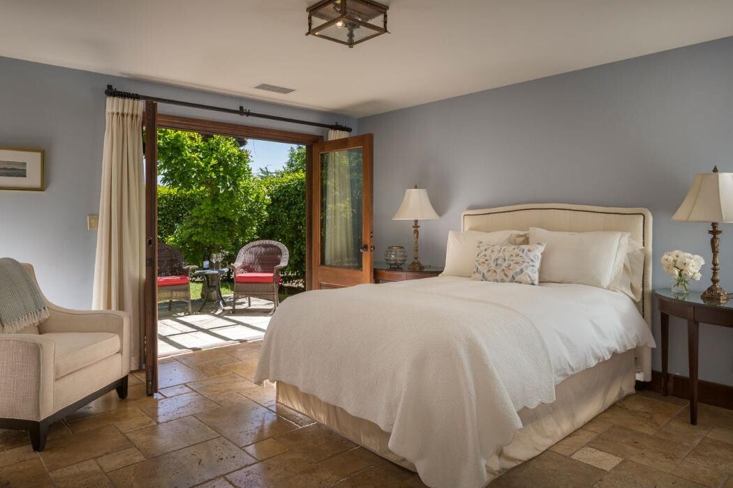 Images The Vine & Rose