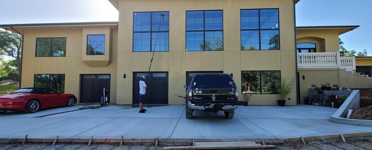 Images Visibly Clean Window Cleaning