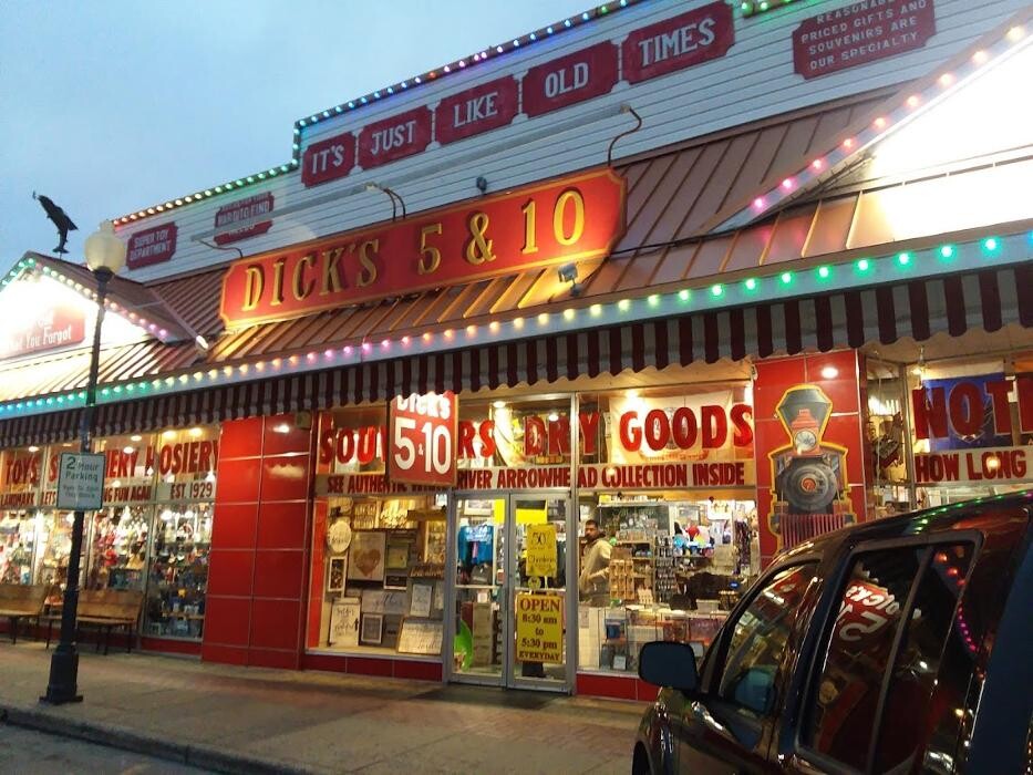 Images Dick's 5 & 10