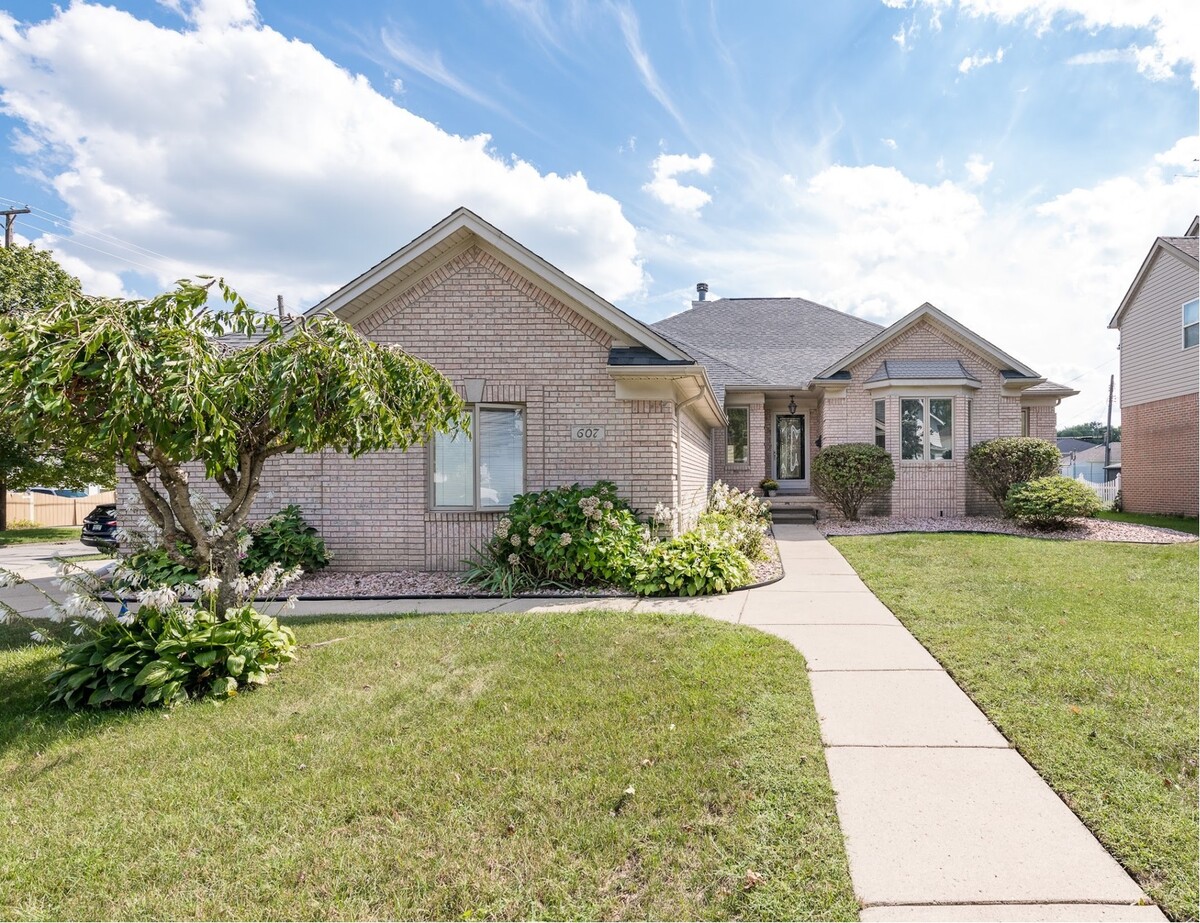 Images Mary Layton, Realtor- eXp Realty